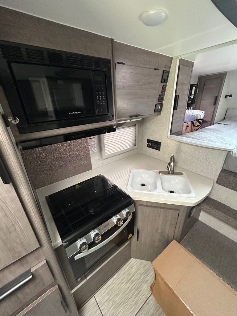 2026 Lance Truck Camper 850 - Photo 9