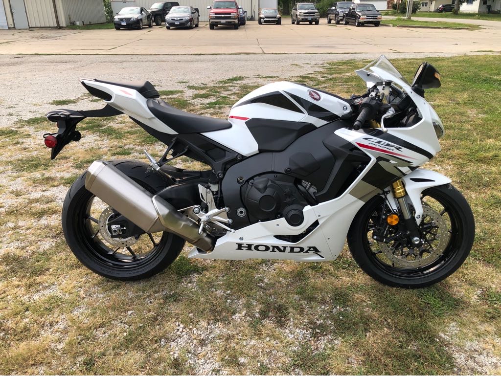 2026 Honda CBR1000RR - Photo 2