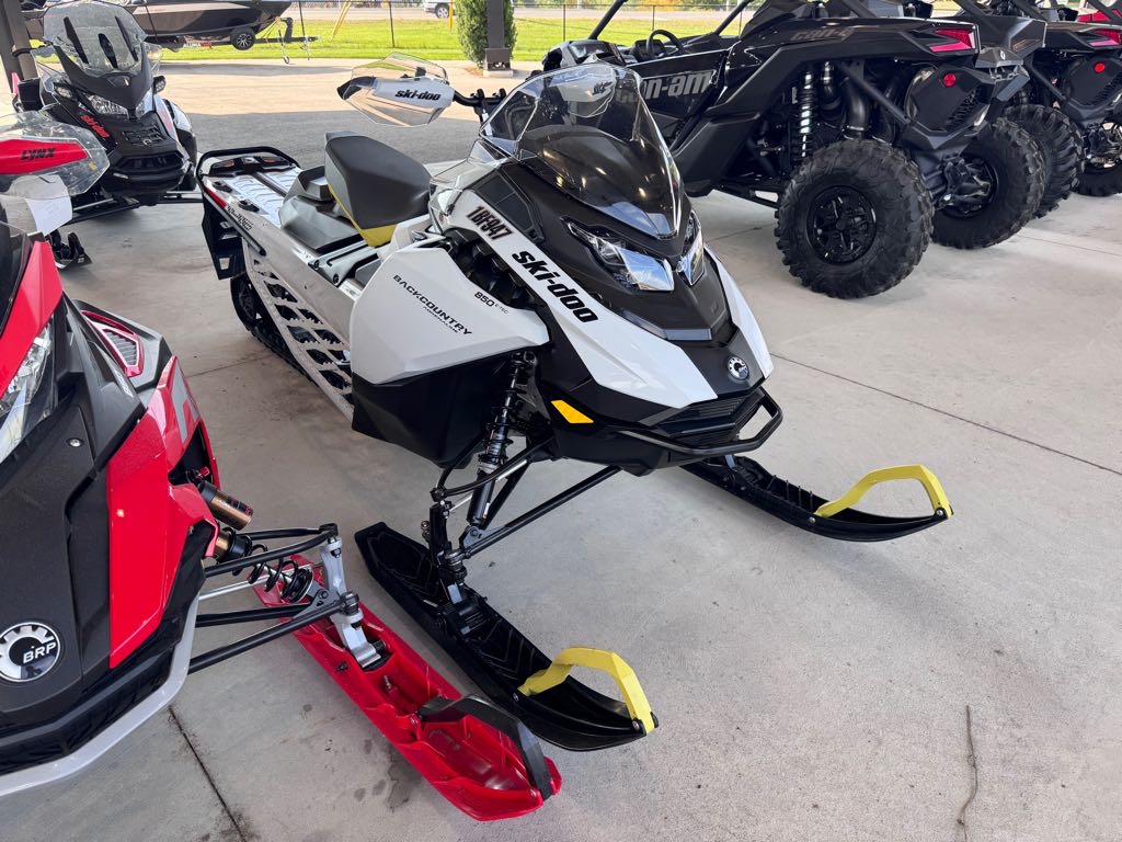 2025 Ski-Doo Backcountry Adrenaline 850 E-TEC 146 - Photo 2
