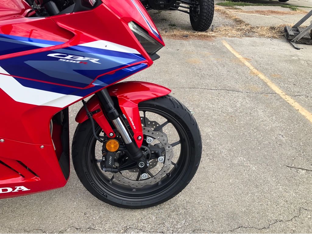 2025 Honda CBR500R ABS - Photo 2