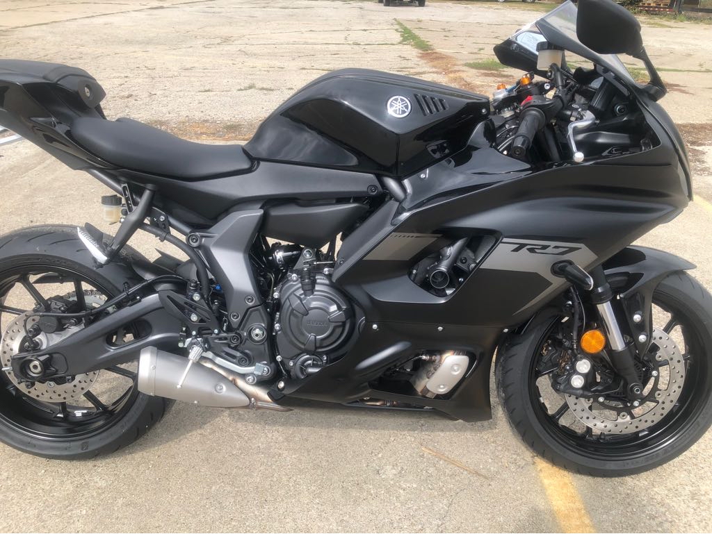 2025 Yamaha YZF R7 - Photo 3