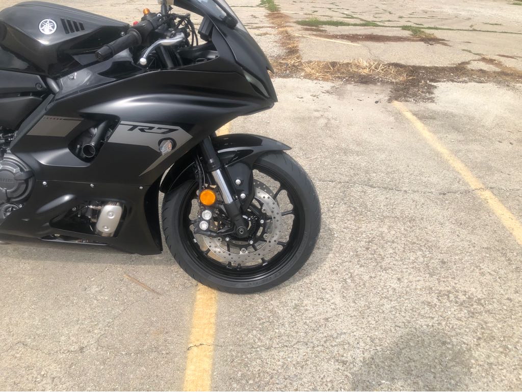 2025 Yamaha YZF R7 - Photo 2