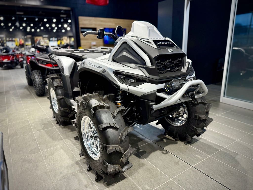 2025 Can-Am CUSTOM SILVER OUTLANDER XMR 1000R - Photo 2