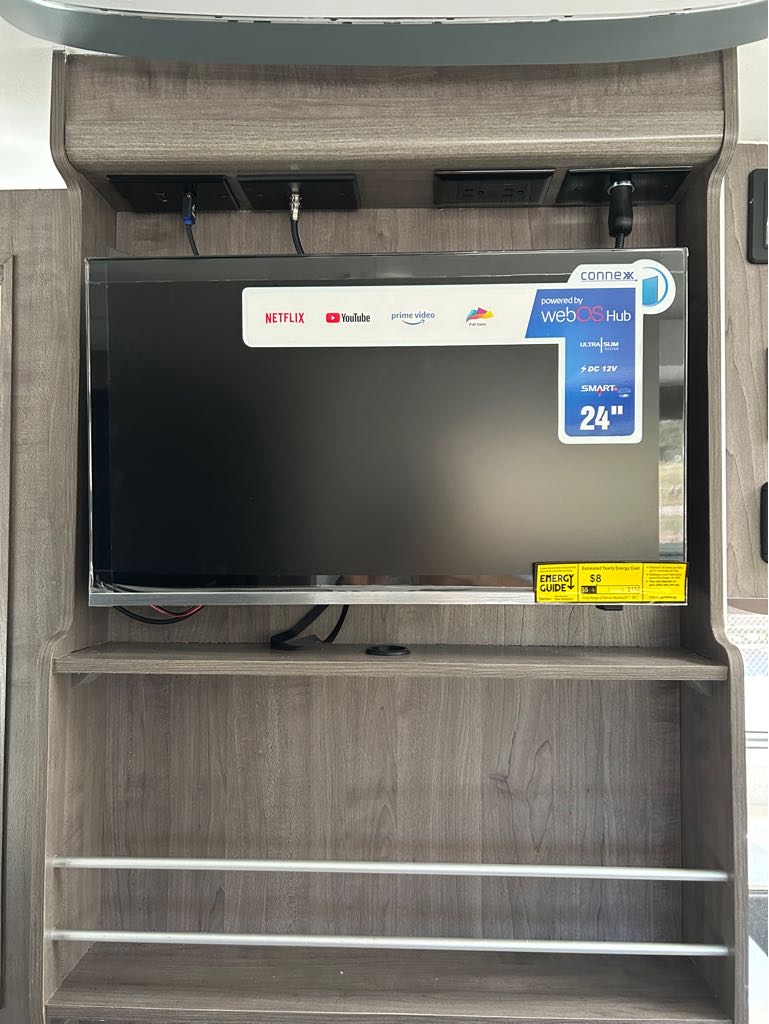 2026 Lance Truck Camper 1172 - Photo 8
