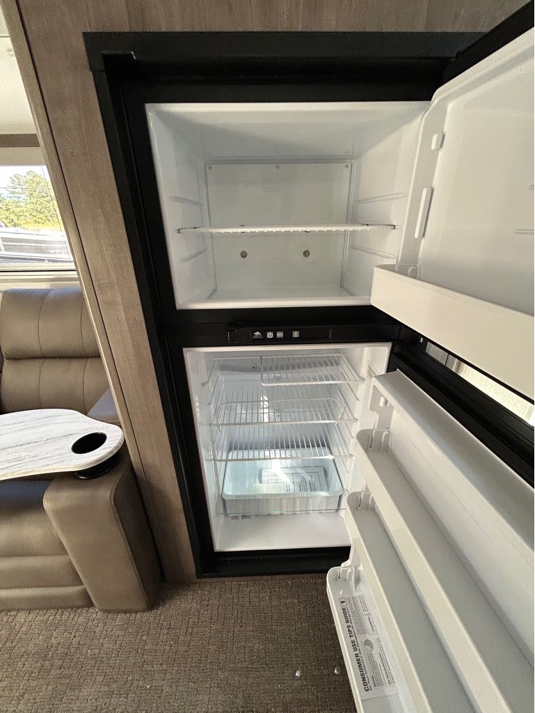 2026 Lance Truck Camper 1172 - Photo 9
