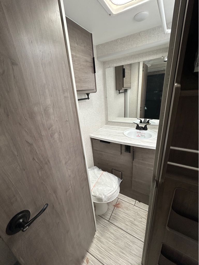 2026 Lance Truck Camper 1172 - Photo 11