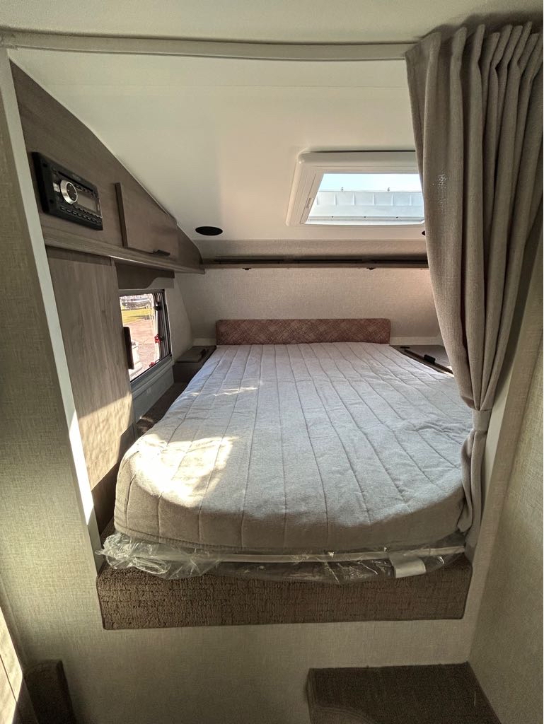 2026 Lance Truck Camper 1172 - Photo 10