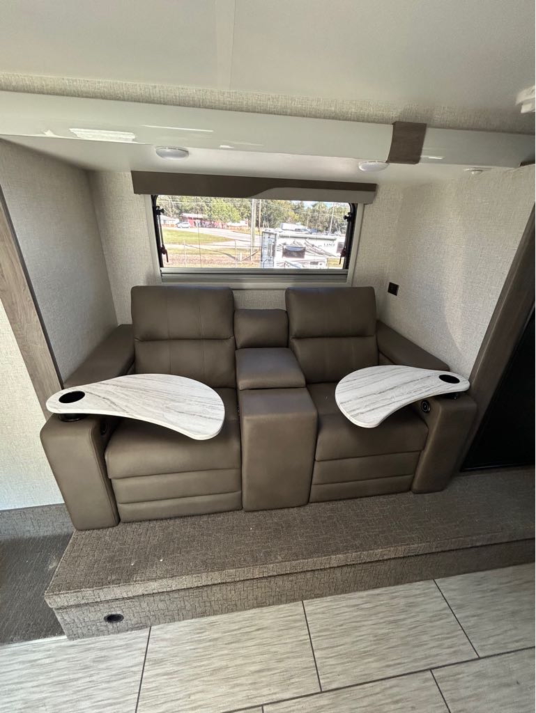 2026 Lance Truck Camper 1172 - Photo 7