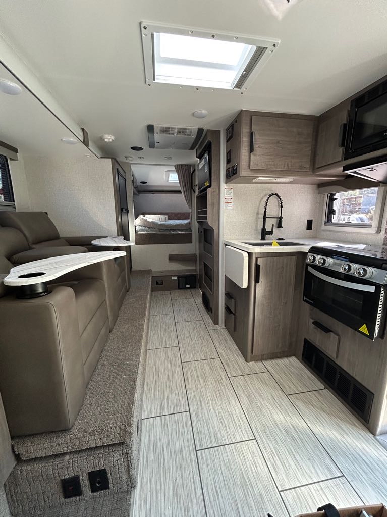 2026 Lance Truck Camper 1172 - Photo 13