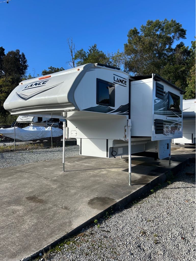 2026 Lance Truck Camper 1172 - Photo 2