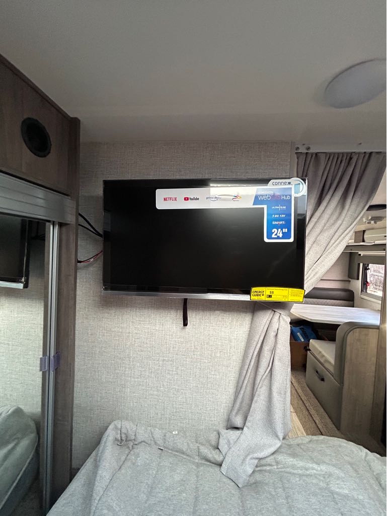 2026 Lance Truck Camper 1172 - Photo 14