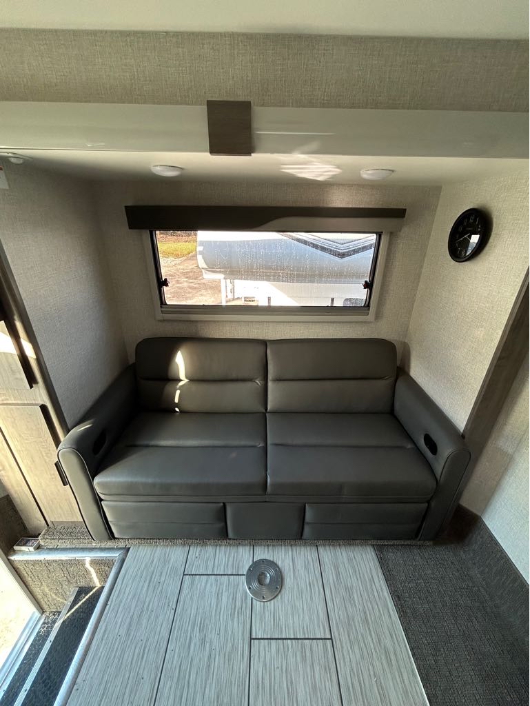 2026 Lance Truck Camper 1172 - Photo 6