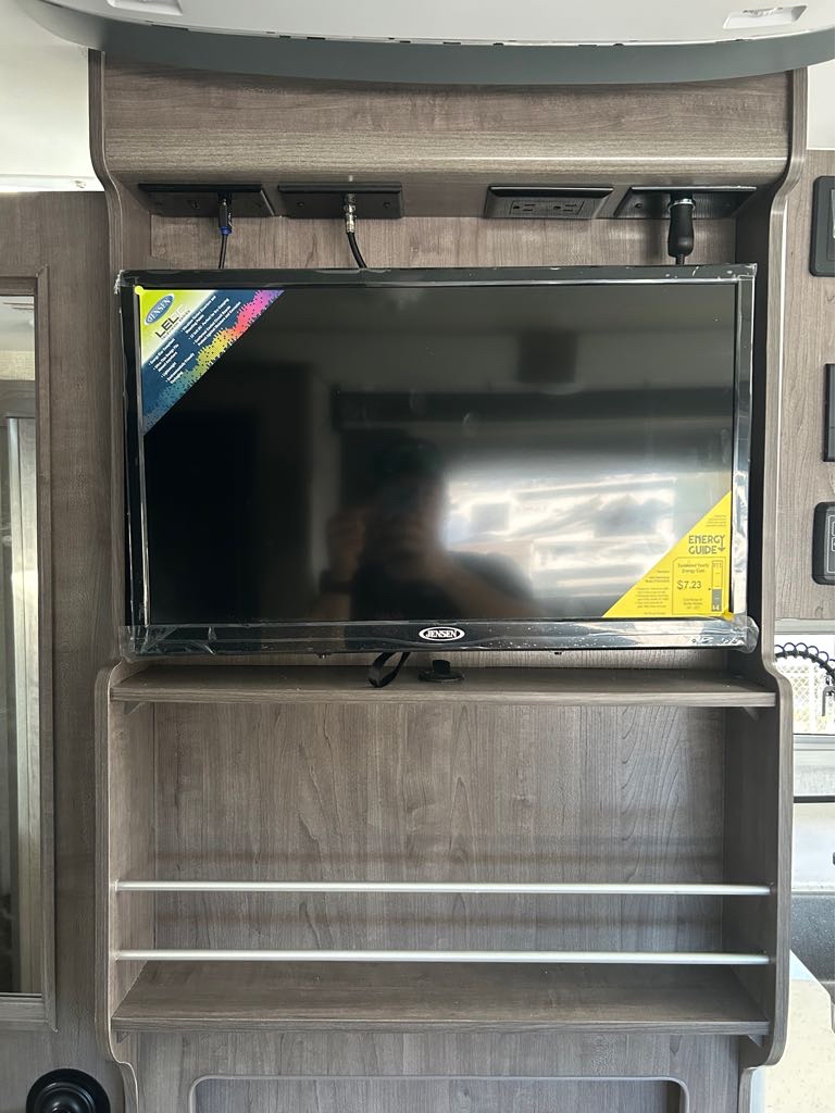 2026 Lance Truck Camper 1172 - Photo 9