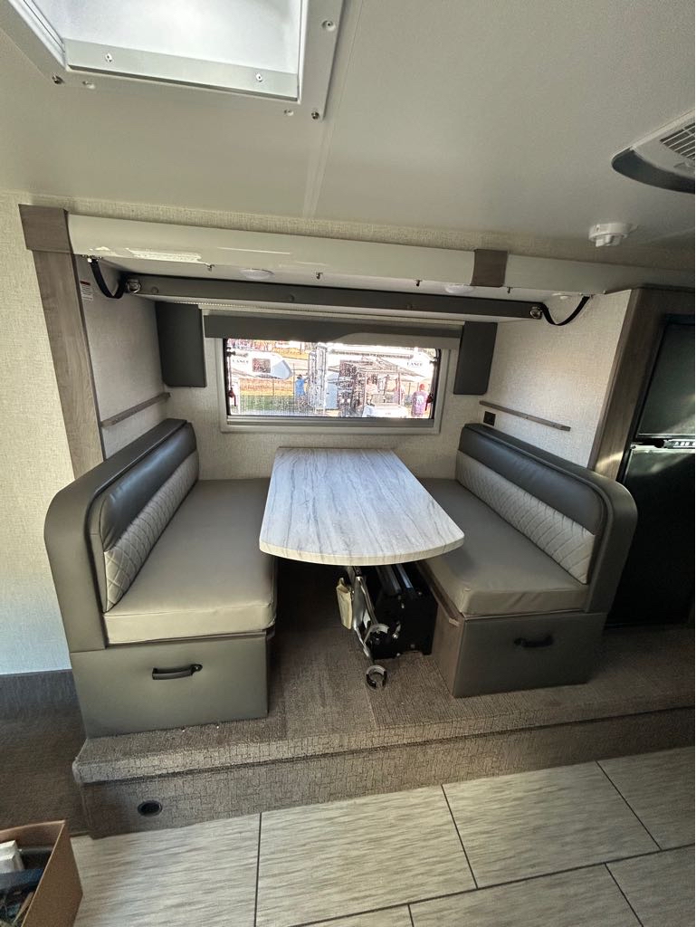 2026 Lance Truck Camper 1172 - Photo 7
