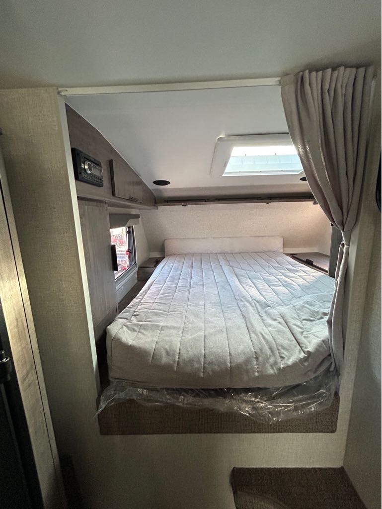 2026 Lance Truck Camper 1172 - Photo 13