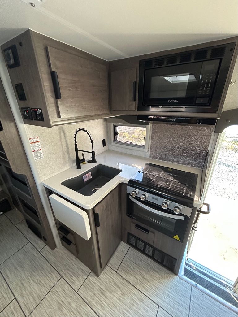 2026 Lance Truck Camper 1172 - Photo 8