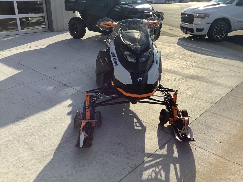 2026 Ski-Doo Backcountry™ Adrenaline® 600R E-TEC® 146 1.5 - Photo 3