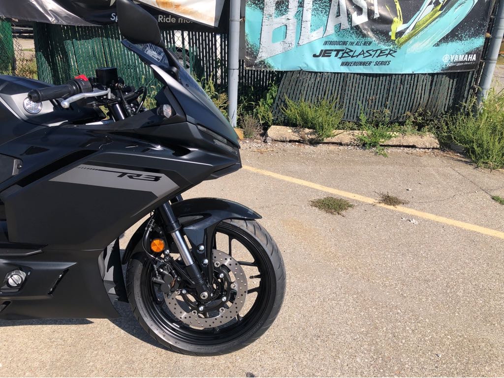 2025 Yamaha YZF R3 - Photo 2