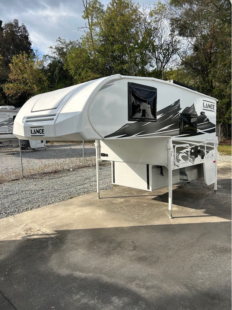 2026 Lance Truck Camper 650 - Photo 2
