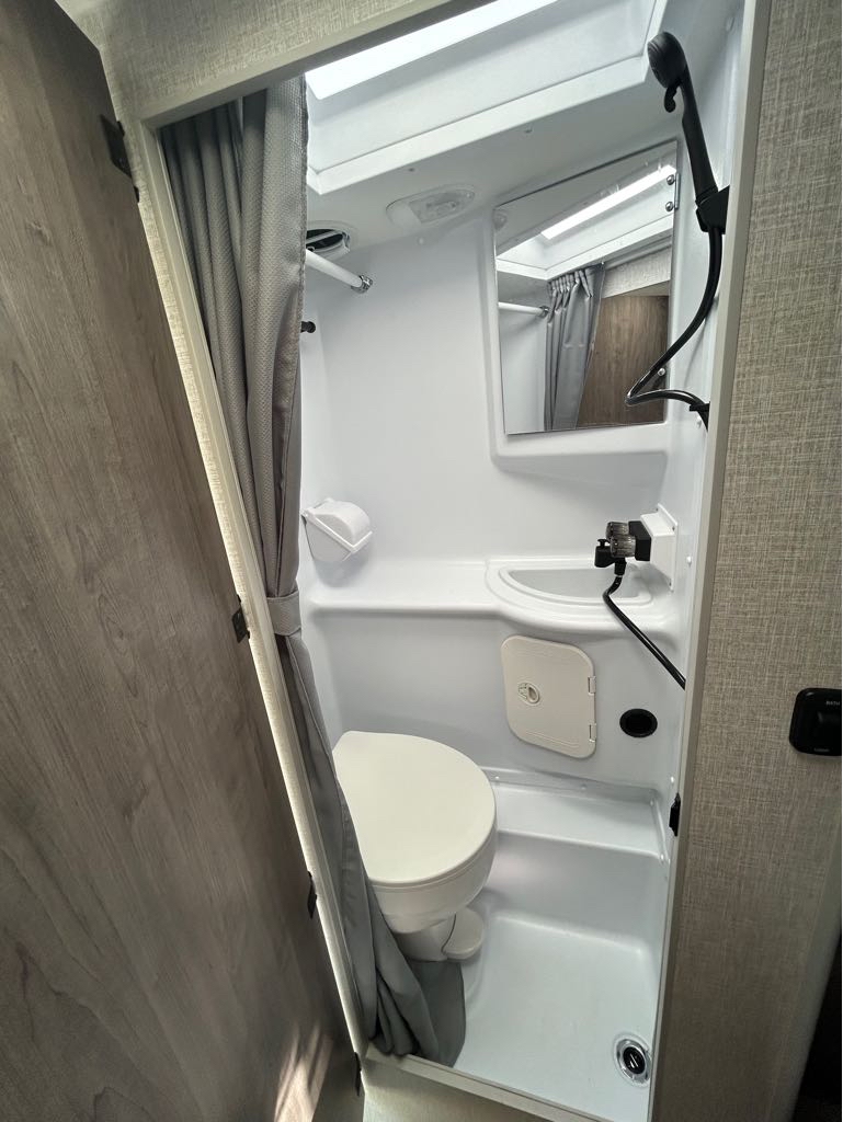 2026 Lance Truck Camper 650 - Photo 6