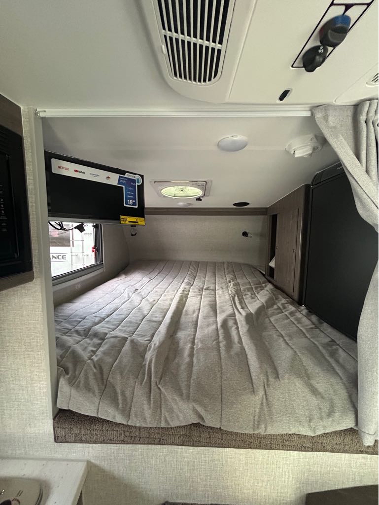 2026 Lance Truck Camper 650 - Photo 8
