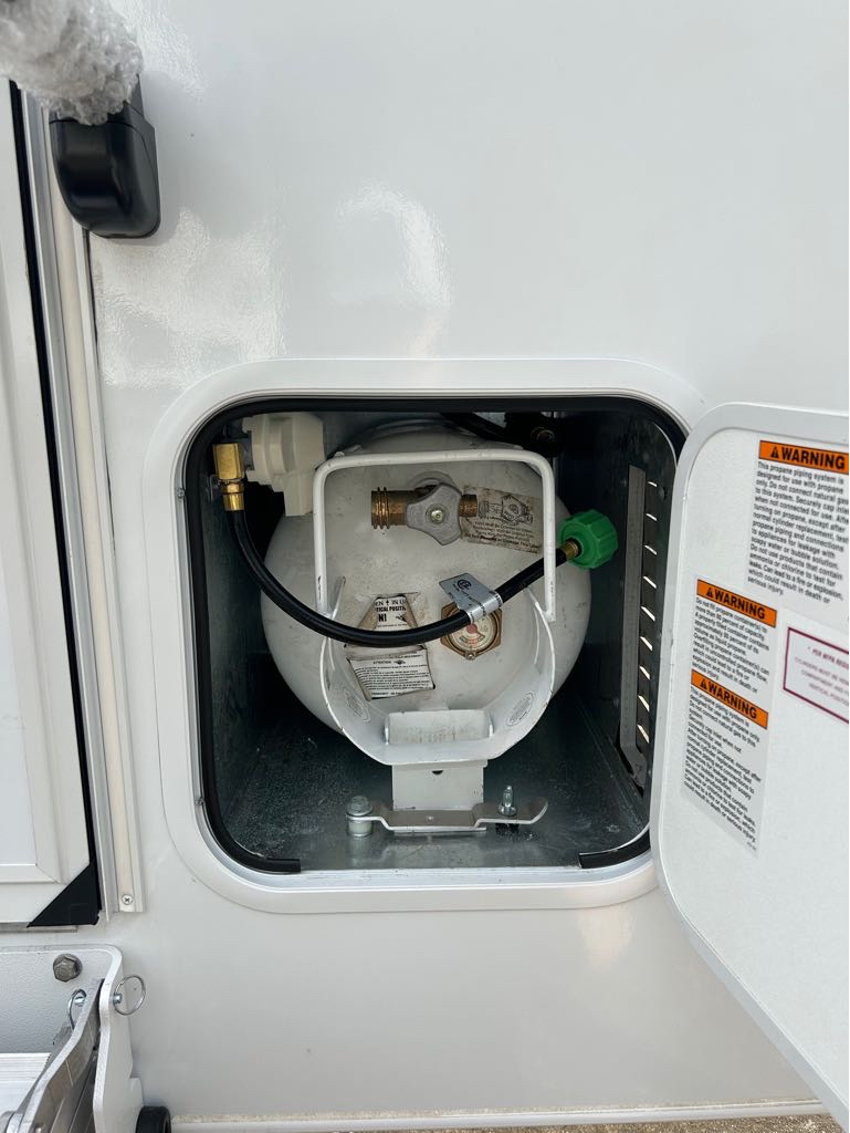 2026 Lance Truck Camper 650 - Photo 4