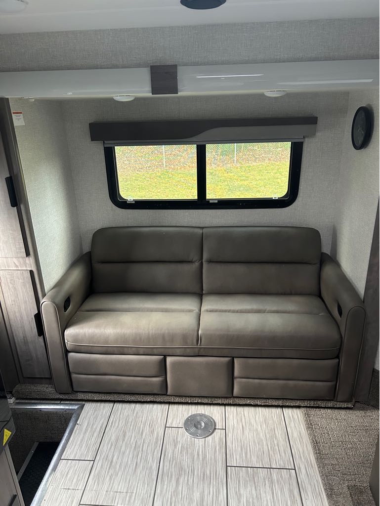2026 Lance Truck Camper 1172 - Photo 8