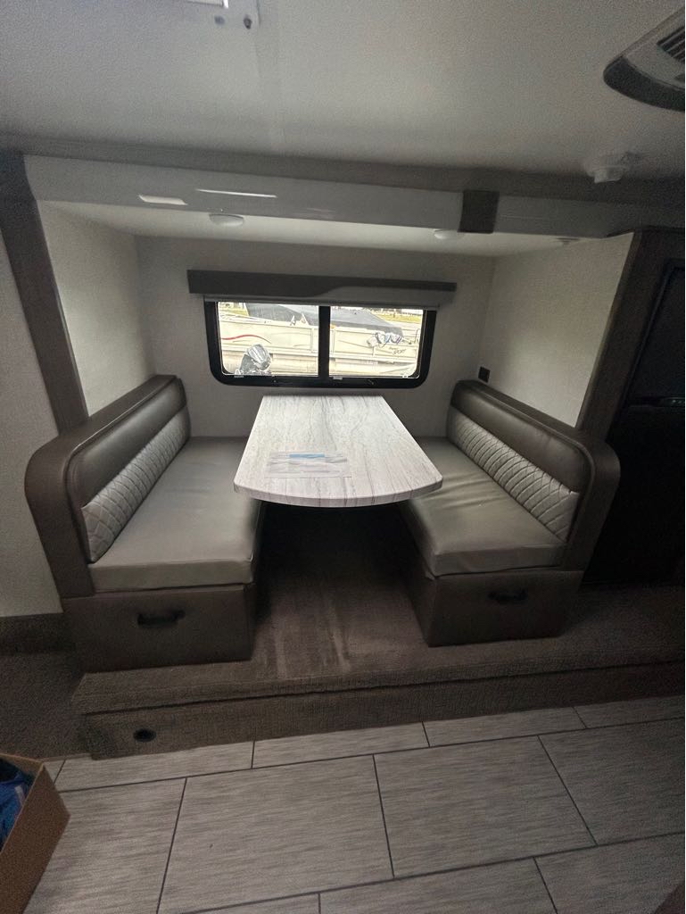 2026 Lance Truck Camper 1172 - Photo 9