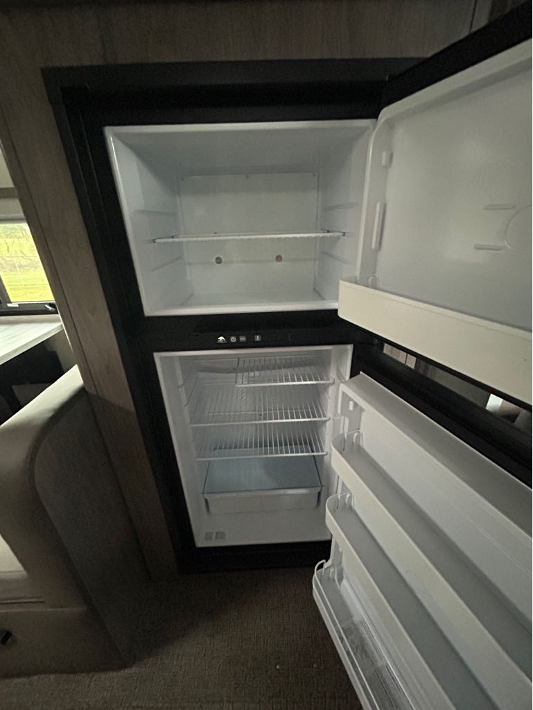 2026 Lance Truck Camper 1172 - Photo 11