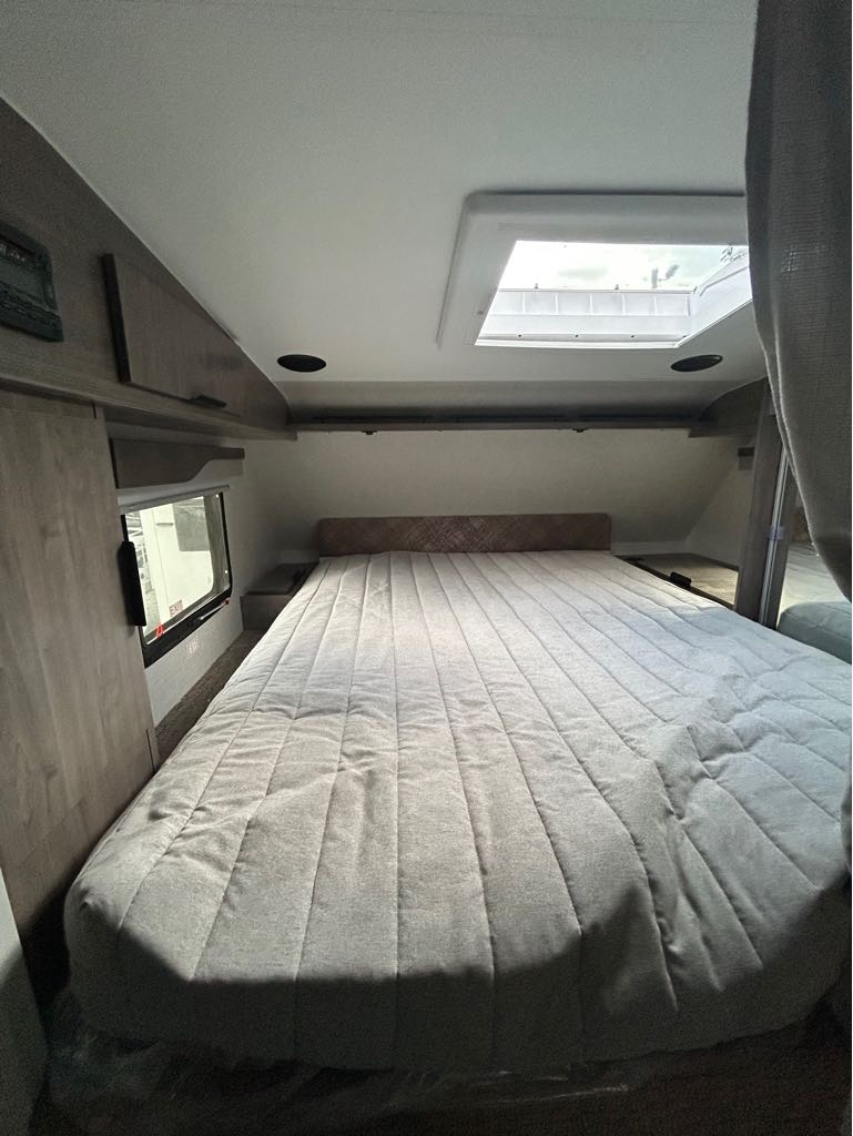 2026 Lance Truck Camper 1172 - Photo 14