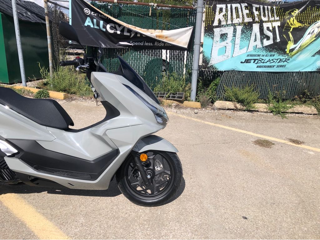 2025 Honda PCX ABS - Photo 2