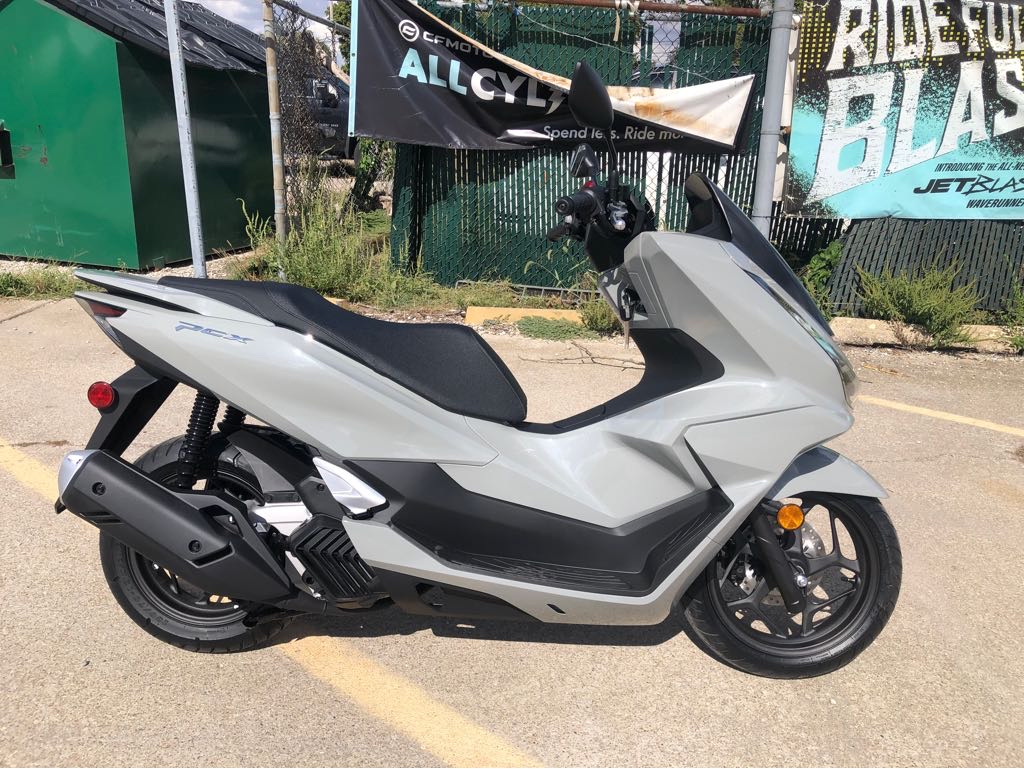 2025 Honda PCX ABS - Photo 3