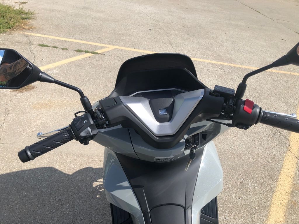 2025 Honda PCX ABS - Photo 10