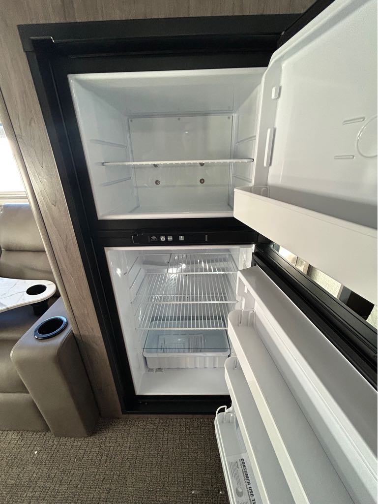 2026 Lance Truck Camper 1172 - Photo 12