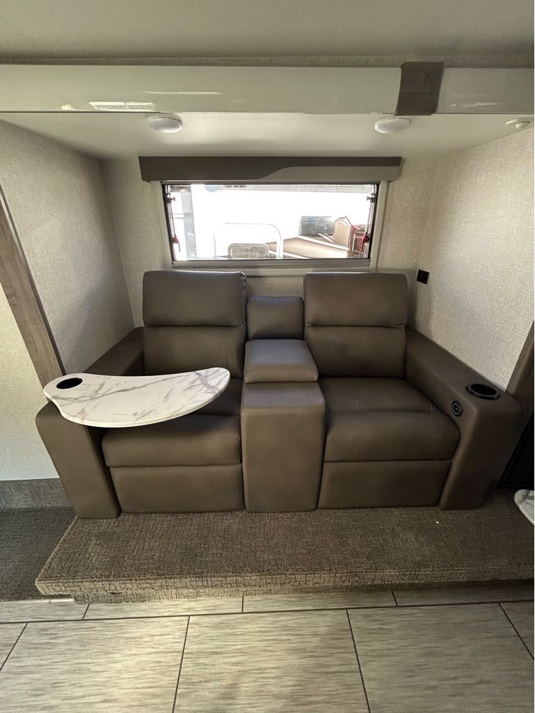 2026 Lance Truck Camper 1172 - Photo 8