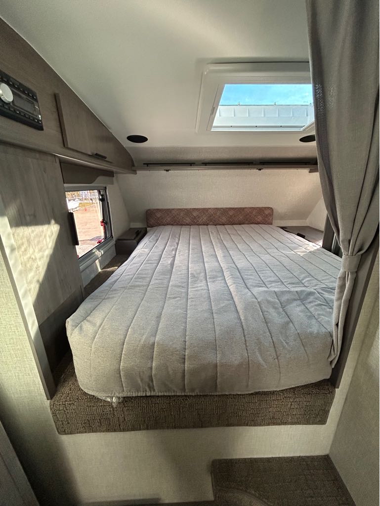 2026 Lance Truck Camper 1172 - Photo 13
