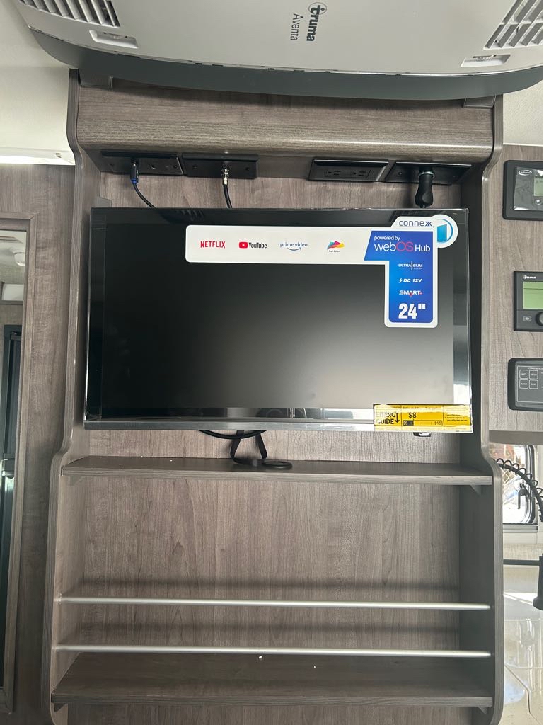 2026 Lance Truck Camper 1172 - Photo 11
