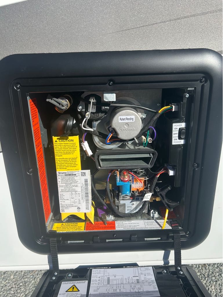 2026 Lance Truck Camper 1172 - Photo 6
