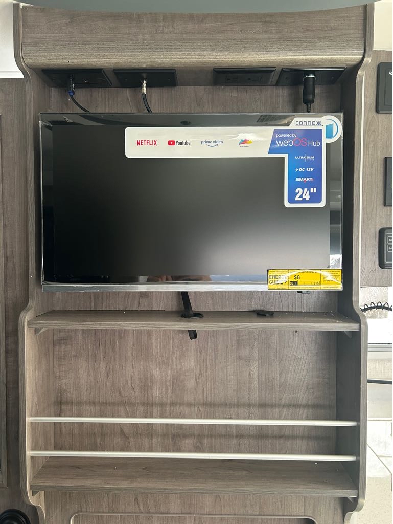2026 Lance Truck Camper 1172 - Photo 10