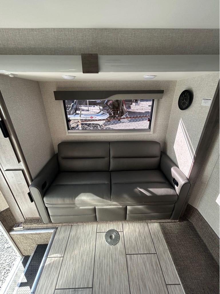2026 Lance Truck Camper 1172 - Photo 7