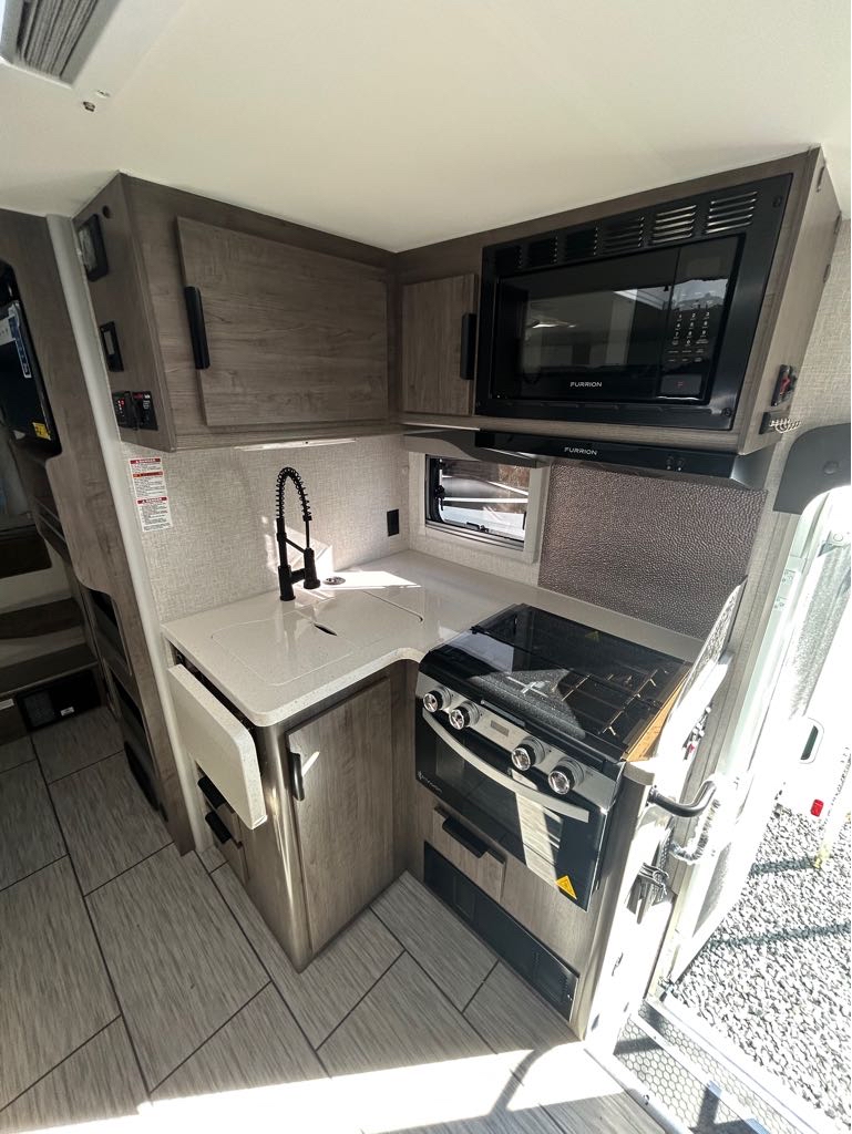 2026 Lance Truck Camper 1172 - Photo 8