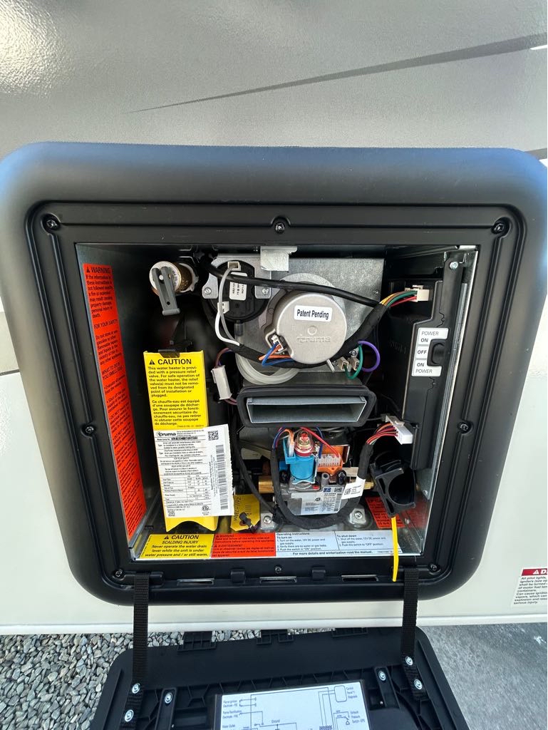2026 Lance Truck Camper 1172 - Photo 5