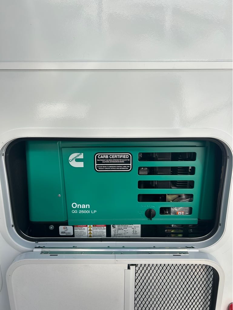 2026 Lance Truck Camper 1172 - Photo 6