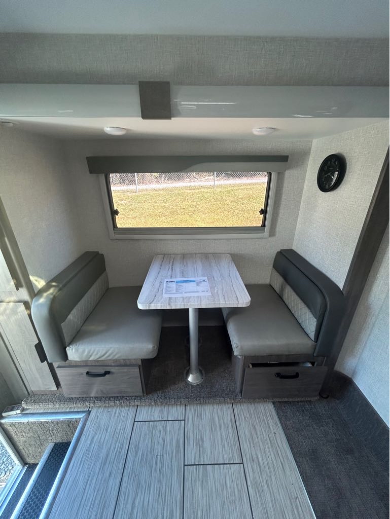2026 Lance Truck Camper 1172 - Photo 8