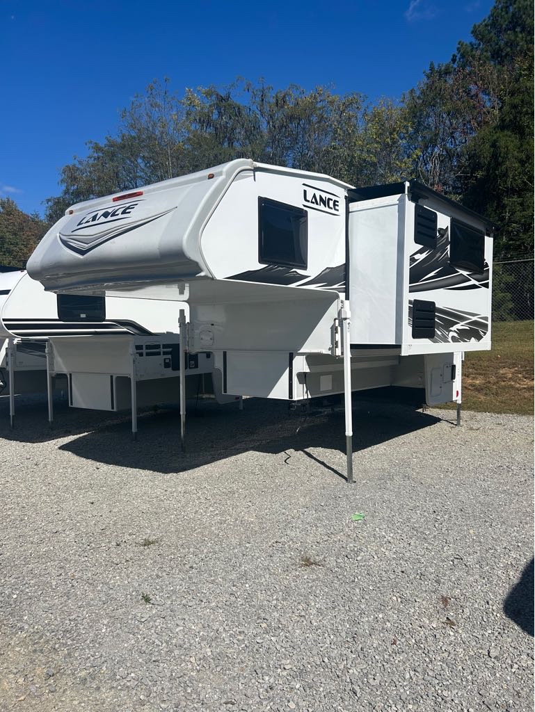 2026 Lance Truck Camper 1172 - Photo 3