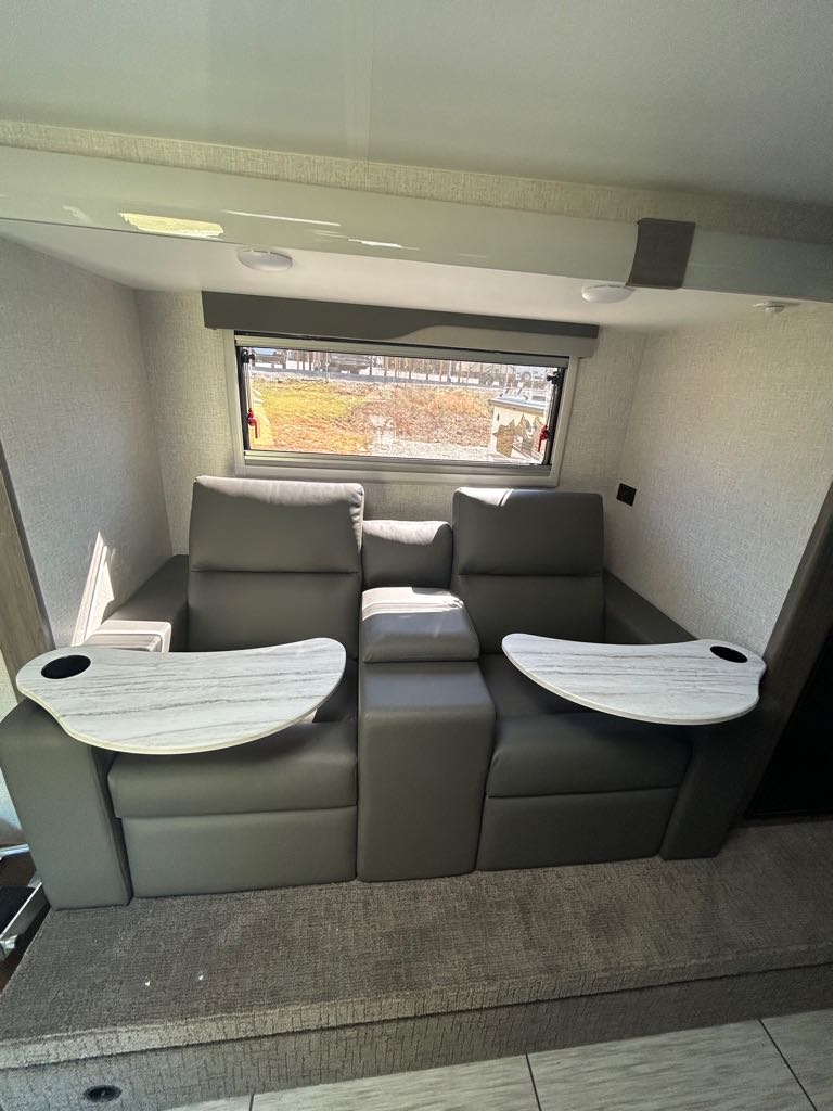 2026 Lance Truck Camper 1172 - Photo 10