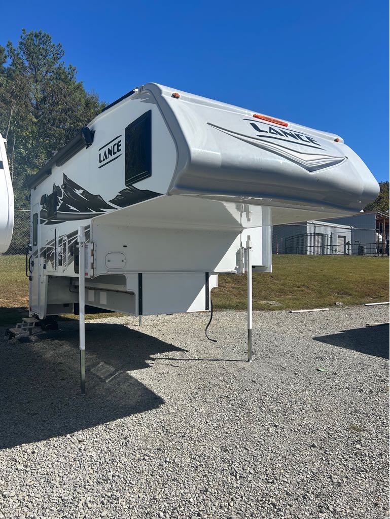2026 Lance Truck Camper 1172 - Photo 2