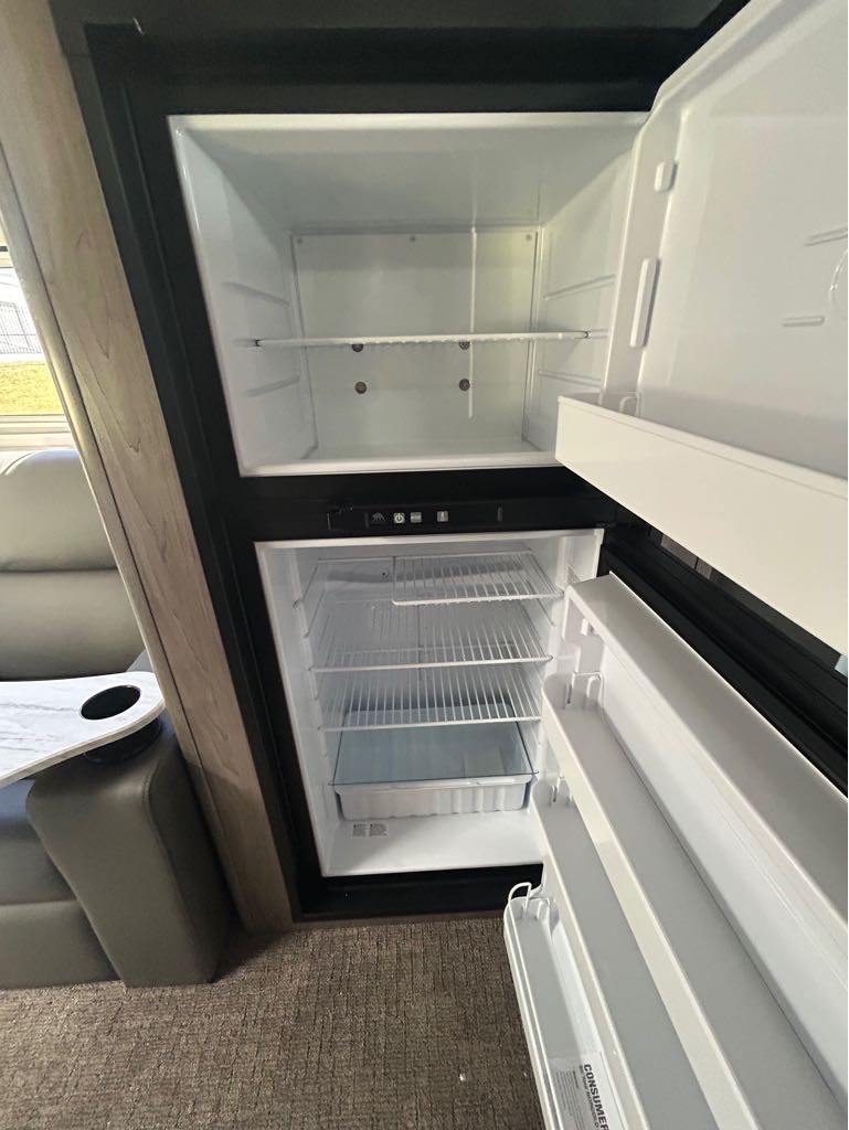2026 Lance Truck Camper 1172 - Photo 12