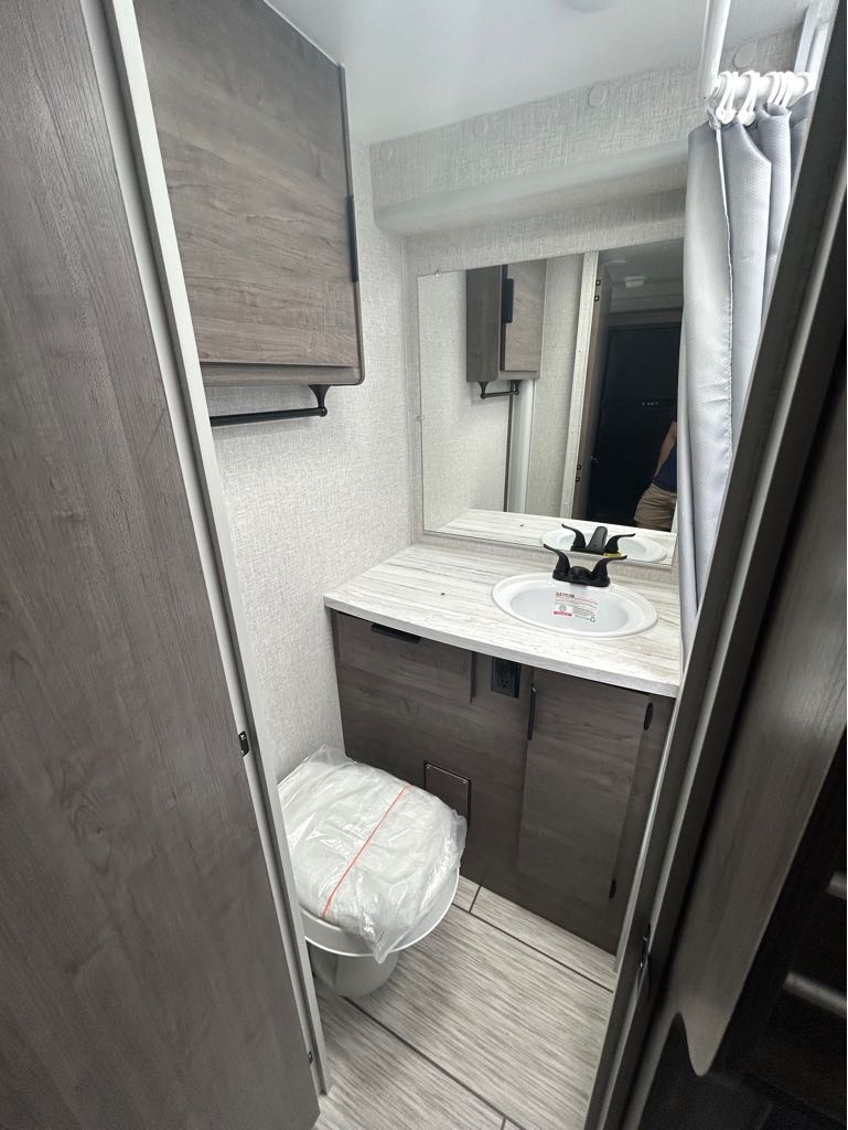 2026 Lance Truck Camper 1172 - Photo 13