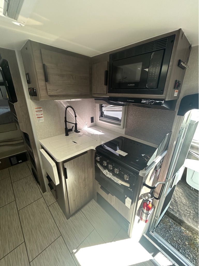 2026 Lance Truck Camper 1172 - Photo 8